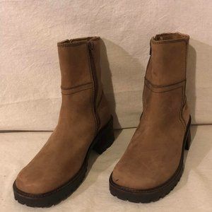 Size 8.5 Relativity Everest Suede/Leather Tan Ankle Boots